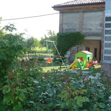 L'Albero Della Gioia Bed and Breakfast Villanova sull'Arda Buitenkant foto
