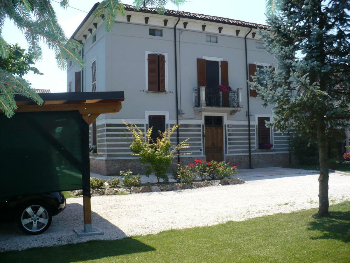 L'Albero Della Gioia Bed and Breakfast Villanova sull'Arda Buitenkant foto